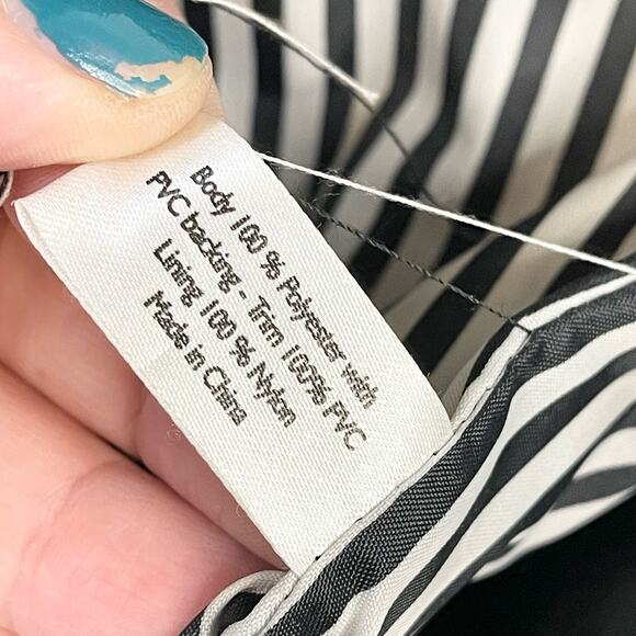 Givenchy Parfums Black Large Shoulder Tote - Picture 3 of 9